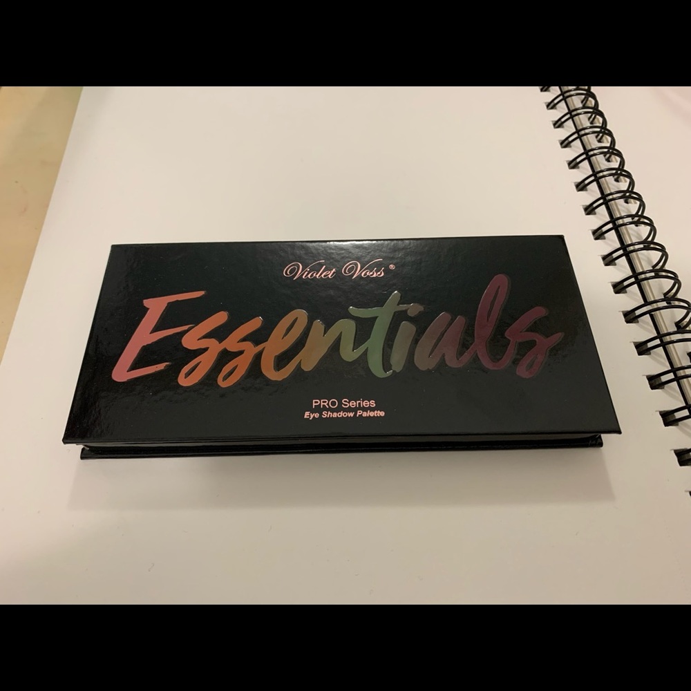 Violet Voss Essentials Palette